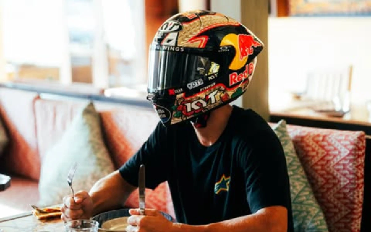Thumbnail Berita - Diogo Moreira Pakai Helm Khusus Bermotif Batik di MotoGP Mandalika 2026