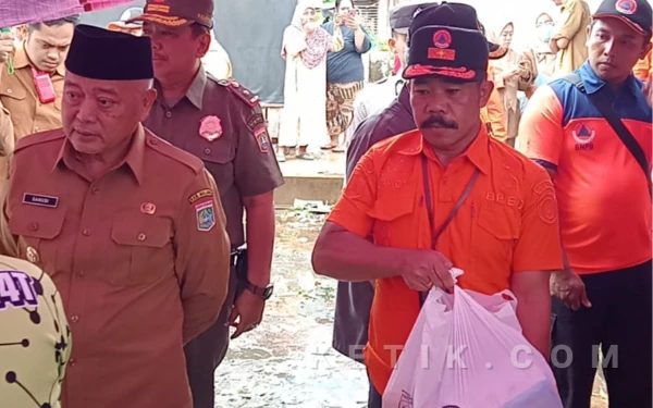 Thumbnail Berita - 15 Rumah di Bantur Kabupaten Malang Rusak Disapu Angin Kencang, Bupati Sanusi Gercep Beri Bantuan