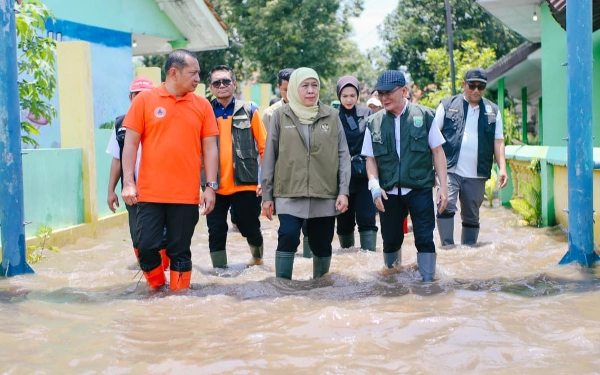 Thumbnail Berita - Gubernur Khofifah Siapkan 10 Pompa Air! Ternyata Ini Pemicu dan Tantangan Penanganan Banjir Pasuruan