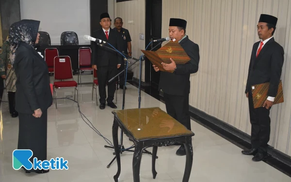 Thumbnail Sekda Bondowoso Klarifikasi Isu Penundaan Pelantikan Kepala Dinas Perpustakaan