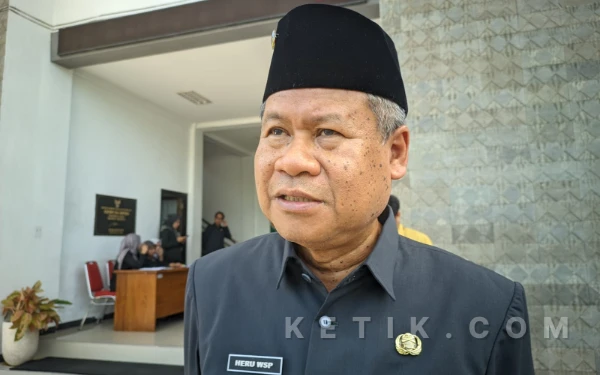 Thumbnail Berita - Pacitan Larang ASN Gunakan Mobil Dinas untuk Mudik Lebaran, Sekda Heru: Aturannya Sudah Jelas!