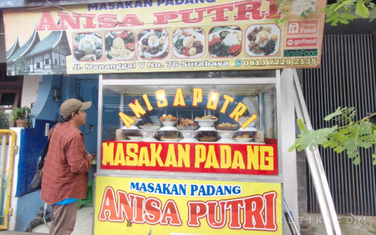 Thumbnail Berita - RM Padang Kaki Lima di Emperan Surabaya Ini Tak Kalah dari Restoran Garuda di Jakarta, Wajib Coba!