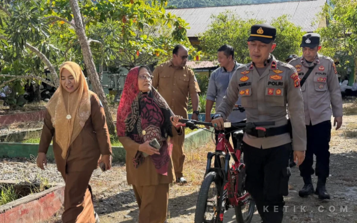 Thumbnail Berita - Gowes ke Sekolah, Kapospol Jeumpa Jadi Pembina Upacara dan Inspirasi Siswa