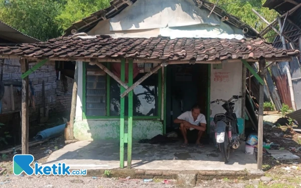 Thumbnail Berita - Anggota DPRD Sidoarjo Sidak Gubuk Bambu Reyot, tapi Tak Bisa Upayakan Perbaikan: Mengapa?