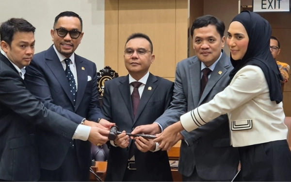 Thumbnail Berita - Ahmad Sahroni Donasikan Gaji DPR via Kitabisa, Pengamat: Jangan Sekadar Simbolik