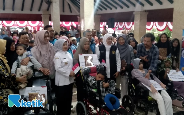 Thumbnail Gubernur Khofifah Gelontor Bansos Rp16,75 M untuk Kabupaten Malang