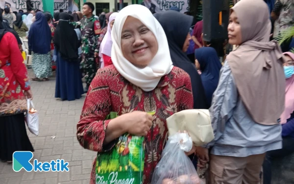 Thumbnail Berita - Harga Lumayan Murah, Masyarakat Sambut Antusias Pasar Murah Pemprov Jatim dan Pemkab Sidoarjo