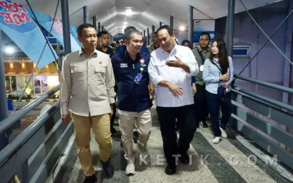 Thumbnail Berita - Antrean Pemudik Bali–Jawa Capai 30 Km, Wamenhub Suntana Turun Tinjau Gilimanuk