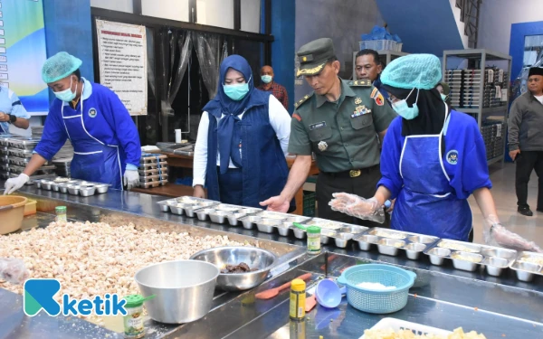 Thumbnail Berita - Dini Hari, Wabup Situbondo Monitoring 3 Dapur Makan Bergizi Gratis