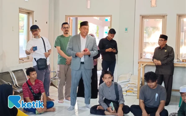 Thumbnail Berita - Kunjungi Kampung Inggris di Desa Olean, Ini Pesan Bupati Situbondo