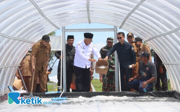 Thumbnail Diresmikan Bupati Malang, Wisata Edukasi Garam Tunnel Bisa Produksi hingga 5 Ton