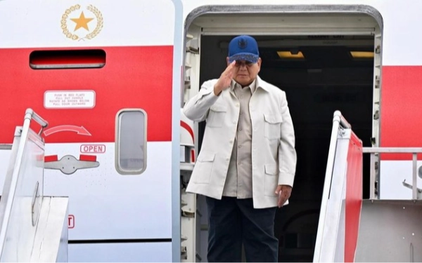 Thumbnail Berita - Prabowo Terbang ke AS untuk Bertemu Trump, Tarif Dagang sampai BoP Bakal Dibahas