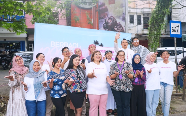Thumbnail Berita - Tebar Kebaikan di Bulan Suci, Atria Hotel Malang Bareng Radio Kosmonita Berbagi 1.000 Takjil