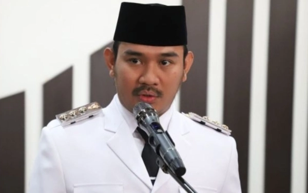 Thumbnail Berita - KPK OTT Bupati Bekasi Ade Kuswara Kunang, Ruang Kerja Disegel