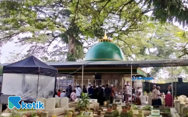 Thumbnail Qubbah Imamain: Kubah Makam Dua Imam di Tengah TPU Kasin Kota Malang