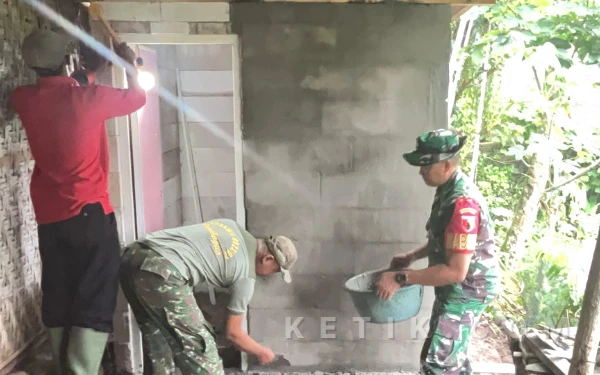 Thumbnail Berita - Satgas TMMD Kodim 0823/Situbondo Kebut Pembuatan MCK di Rumah Warga Dusun Plampang