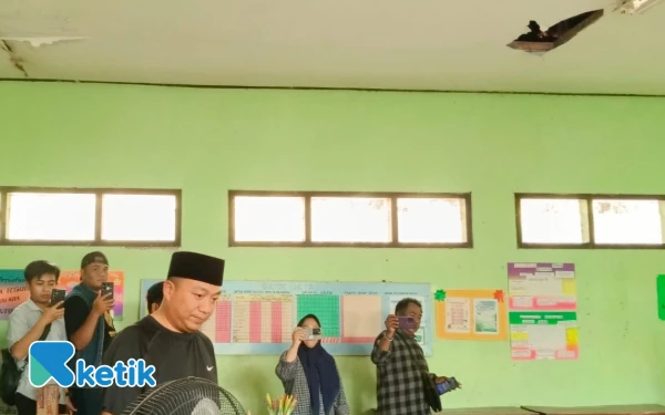 Thumbnail Berita - Bupati dan Wabup Situbondo Tinjau SDN 2 Bugeman, Pastikan Tahun Ini Direnovasi