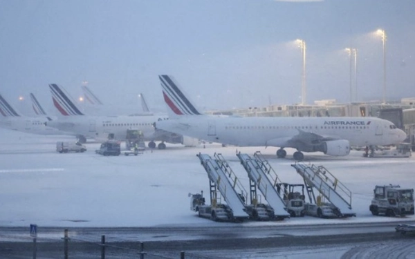 Thumbnail Penerbangan Eropa Lumpuh Akibat Badai Salju, Kemlu Minta WNI Waspada