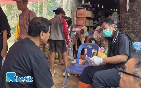 Thumbnail Berita - Pastikan Korban Banjir Sehat, Tim Medis PDI Perjuangan Keliling Aceh Tamiang