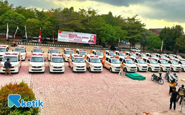 Thumbnail Berita - Bupati-Wabup Situbondo Realisasikan Pengadaan 38 Ambulans untuk Desa