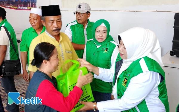 Thumbnail Berita - Peduli Korban Bencana Gempa Bumi, DPC PPP Situbondo Salurkan Ratusan Paket Sembako