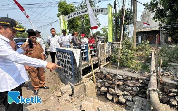 Thumbnail Berita - Bupati Sidoarjo Subandi: Betonisasi Bisa Atasi Banjir di Jalan dan Jadi Solusi Kemacetan