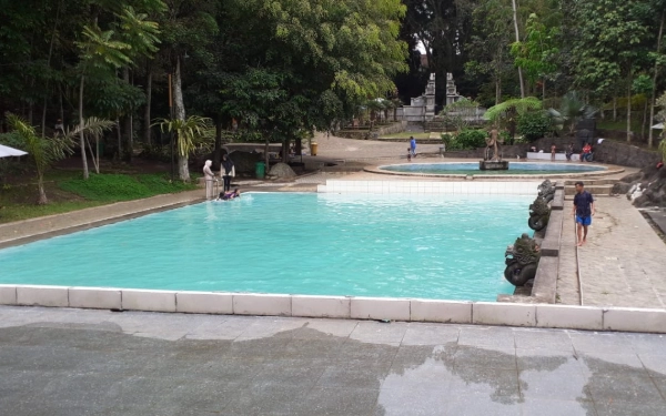 Thumbnail Asri dan Dingin, Segarnya Berenang di Pentungan Sari Water Park Kabupaten Malang