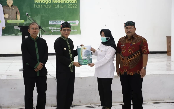Bupati Bandung Serahkan SK untuk 287 P3K Nakes