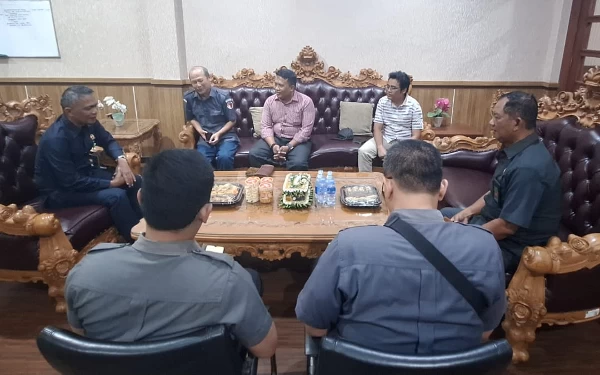 Thumbnail Berita - Komisioner Bawaslu Sidoarjo Datangi PN Sidoarjo, Ada Apa?