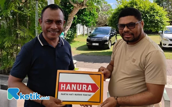 Sah! DPP Partai Hanura Berikan Surat Rekomendasi ke Bacagub Papua Barat Daya Abdul Faris Umlati