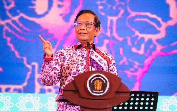 Thumbnail Berita - Mahfud MD: Seruan Turunkan Presiden Belum Tentu Makar, Harus Ada Tindakan Nyata