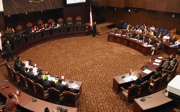 Thumbnail Berita - MK Tegaskan Perlindungan Wartawan untuk Kepentingan Publik, Akademisi Nilai Putusan Bersifat Penegasan