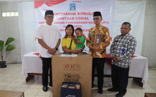 Pertama kalinya, Wabup Sleman Serahkan Bansos Alat Bantu Kesehatan di Rumah Dinas