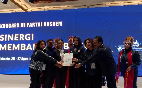 Thumbnail Terima B1 KWK, Duet Krisdayanti-Mas Dewa Makin Mantap Maju Pilkada Batu