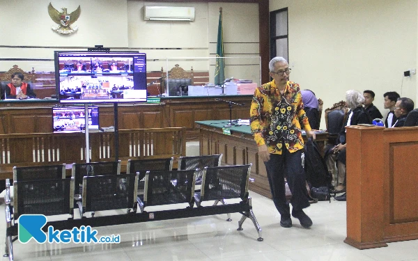 Thumbnail Sidang Pemotongan Insentif BPPD Sidoarjo, Saksi Ahli: Ada Unsur Pemaksaan atau Tidak?