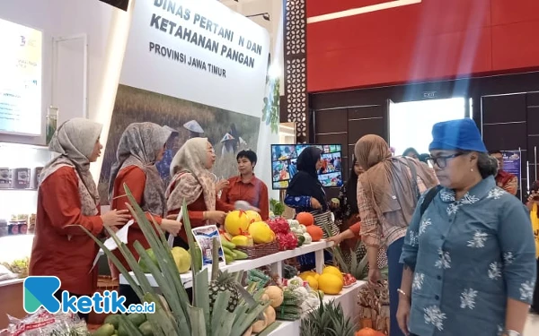 Thumbnail Pamerkan Produk Pangan Segar, Stan Dinas Pertanian Diserbu Pengunjung di Jatim Fest 2024