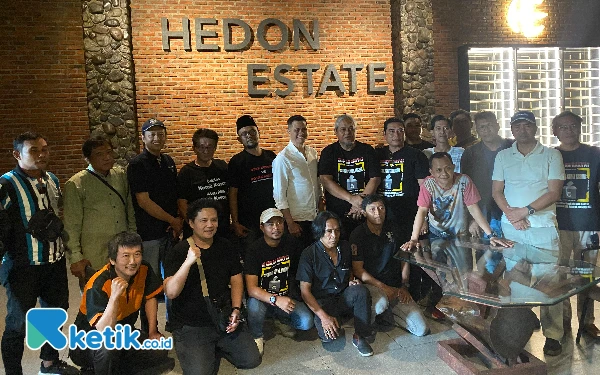 Thumbnail Bentuk Cinta ke Eri Cahyadi, Presidium Serukan Pilih Kotak Kosong di Pilwali Surabaya