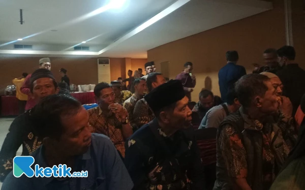 Thumbnail Paslon Bupati Blitar Rini-Ghoni Terancam Dibatalkan Pencalonannya, Diduga Minta Dukungan BPD dalam Pilkada 2024
