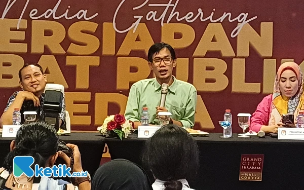 Thumbnail KPU Jatim Batasi Pendukung 100 Orang Tiap Paslon di Debat Pilgub Jatim Kedua