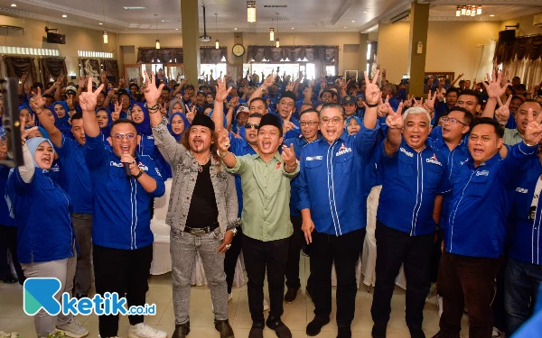 Thumbnail Kerahkan 3 Jaringan Demokrat, Dede Yusuf Siap Sumbang 250 Ribu Suara Menangkan Dadang Supriatna-Ali Syakieb