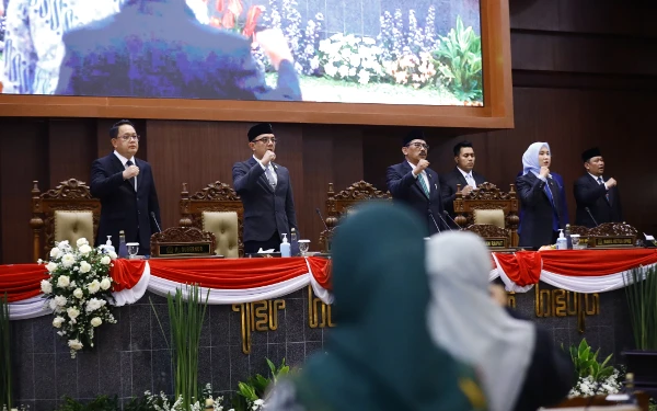 Thumbnail Raperda APBD 2025 Pemprov Jatim Diterima DPRD Jatim