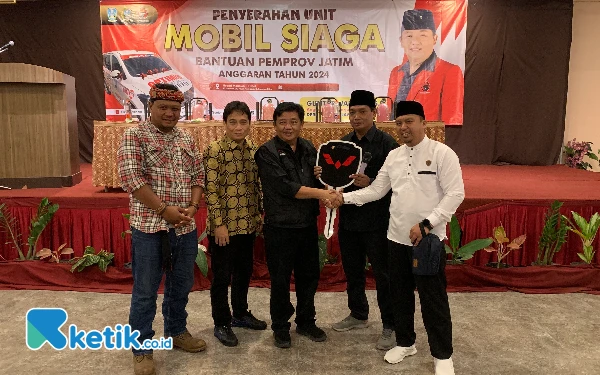 Thumbnail Anggota DPRD Jatim Guntur Wahono Sosialisasikan “Pancasila Sebagai Pilar Penjaga Bangsa” dan Serahkan Mobil Siaga Desa