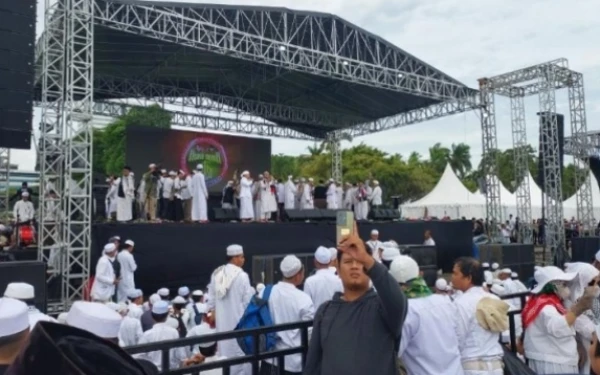 Thumbnail Polri Terjunkan 2.486 Personel Amankan Reuni 212 di Monas