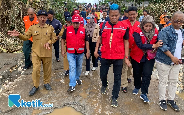 Thumbnail Rijanto-Beky Tinjau Korban Banjir Sambigede: Fokus Bantuan dan Mitigasi Bencana
