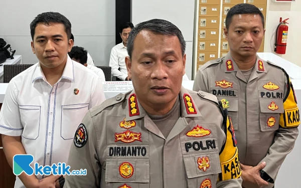 Thumbnail Rumah Anggota Polres Tanjung Perak Digeledah BNN Terkait Jaringan Narkoba NTB, Polda Jatim: Tindak Tegas!