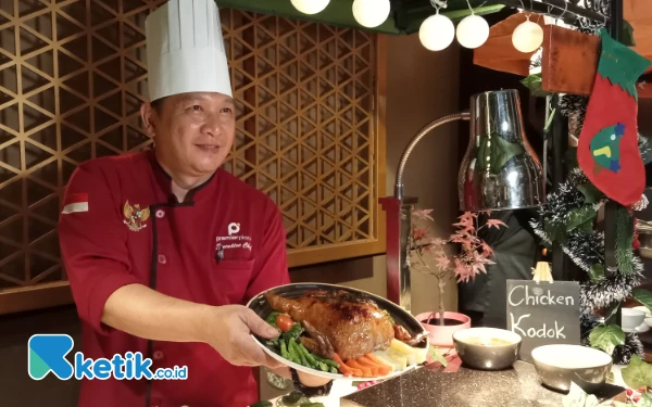 Thumbnail Premiere Place Hotel Surabaya Airport Sajikan Ayam Kodok di Christmas Dinner Winter Wonderland