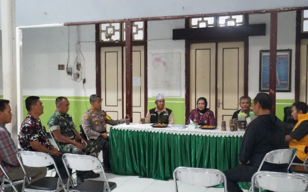 Thumbnail Pj Bupati Lumajang Keliling Pantau  Logistik Pilkada 2024