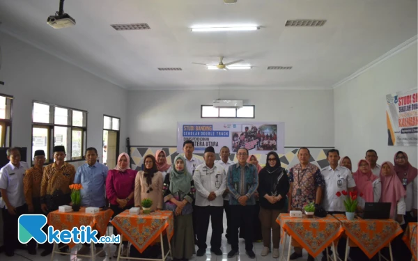 Thumbnail Pelajari Program Double Track, Disdik Sumut Studi Banding ke SMAN 1 Gondangwetan Pasuruan