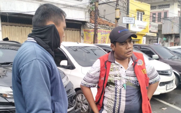 Thumbnail Getok Tarif Parkir, Dishub Surabaya Beri Sanksi Jukir Wisata Religi Sunan Ampel