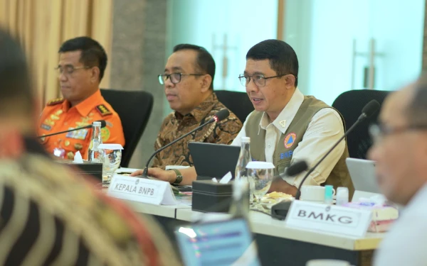 Thumbnail Menko PMK Pratikno: Pemerintah Siaga Penuh Antisipasi Dampak Curah Hujan Tinggi Akhir Tahun